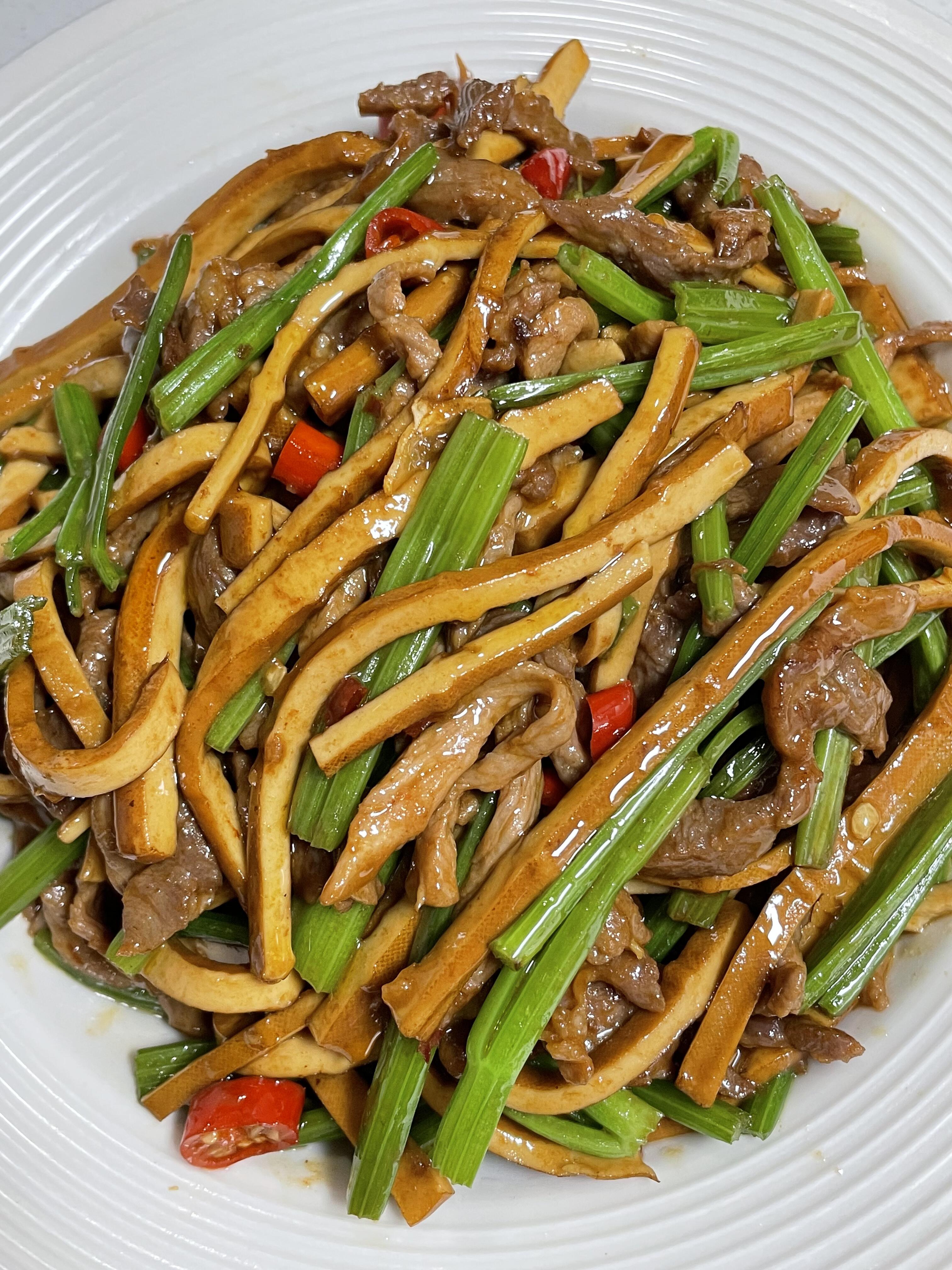 炒豆干的家常做法(大蒜苗炒豆干的家常做法)